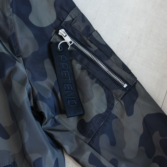 Men's Camo Bomber Jacket Bershka Size Medium Like New - Picture 4 of 6